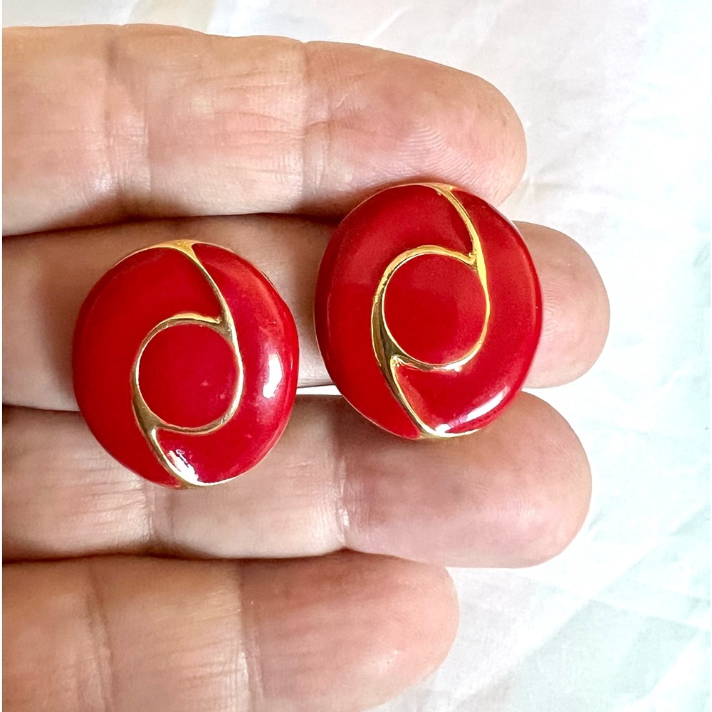 Vintage Red Thermoset Lucite Gold Tone Choker Necklace Enamel Swirl Earrings Set - Picture 6 of 9